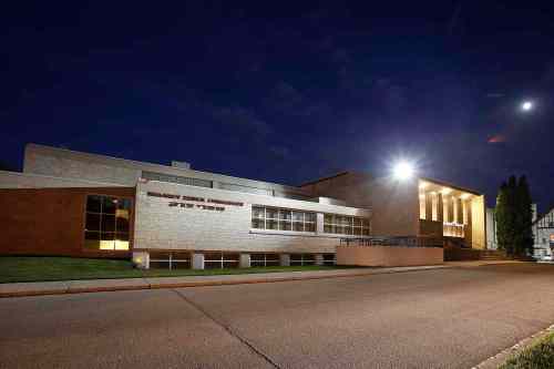 JOHN WOODS / WINNIPEG FREE PRESS
The Shaarey Zedek Synagogue is a longtime landmark at Wellington Crescent and Academy Road.
