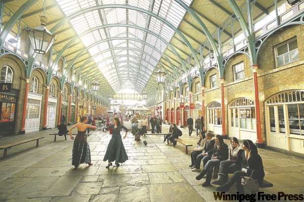 CNS Getty Images
Entertainers at Covent Garden.