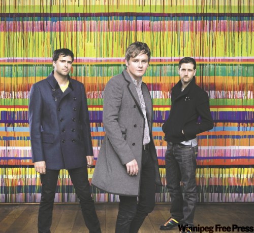 British pop band sees the world through rose-coloured 3-D glasses.
