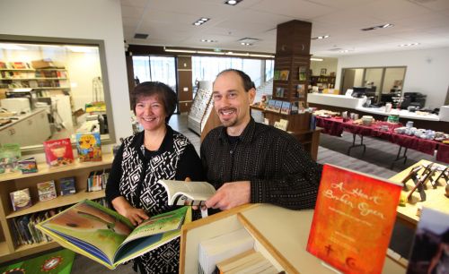 RUTH BONNEVILLE / WINNIPEG FREE PRESS
Anita Neufeld and Arlyn Friesen Epp manage CommonWord, which sells and lends books and other materials at Canadian Mennonite University.