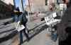 JOE BRYKSA / WINNIPEG FREE PRESS
Chuck Wright, right, and a small group of concerned citizens handed out bottles of water with a statement on the labels to highlight the irony of a 17-year boil water advisory in Shoal Lake #40, the source of Winnipeg's water.