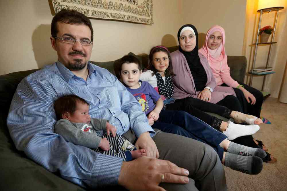 TREVOR HAGAN / WINNIPEG FREE PRESS
Idris Elbakri, President of the Manitoba Islamic Association, with his wife, Bayan, and their children, Dameem, 2 weeks, Abdulghani, 5, Mei, 7 and Sena, 11.