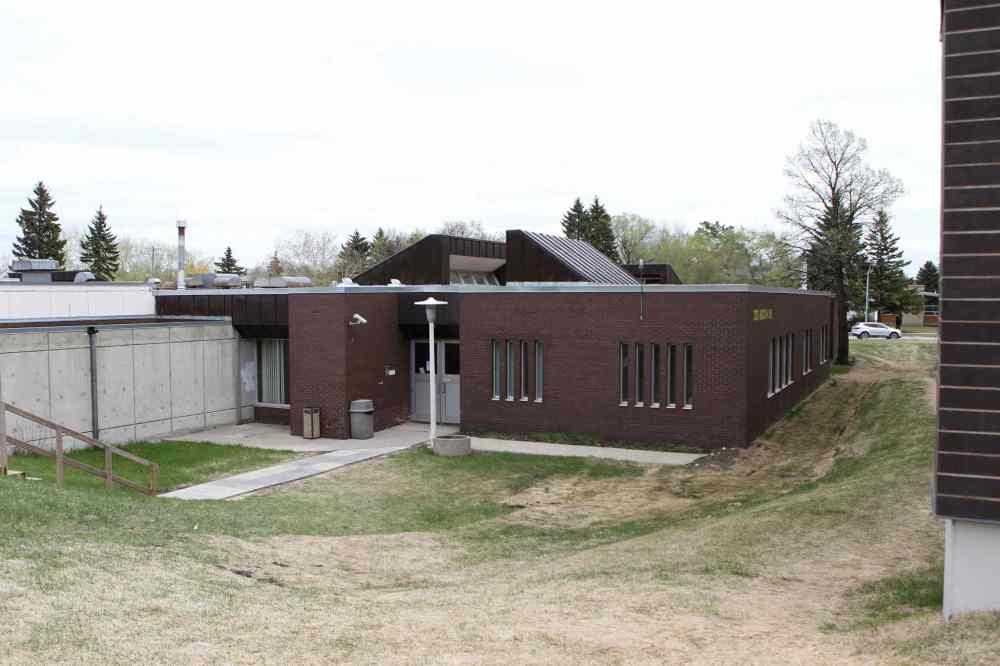 Ruth Bonneville / Winnipeg Free Press
A building next to the Grace Hospital that houses 40 beds, will be closed. Twenty acute-care psychiatric beds will be moved to the hospital. The other 20 beds will switch to community-based care.