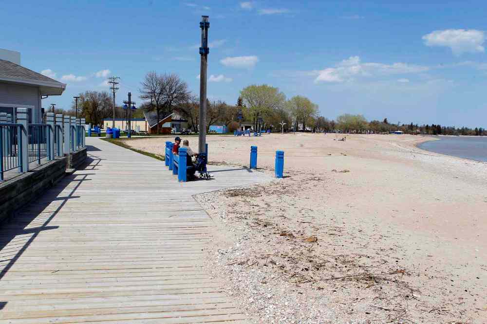 BORIS MINKEVICH / WINNIPEG FREE PRESS ARCHIVES
Gimli's mayor says he’s prepared to table an amendment to the motion that would limit the boardwalk ban to the period of the high tourist season.
