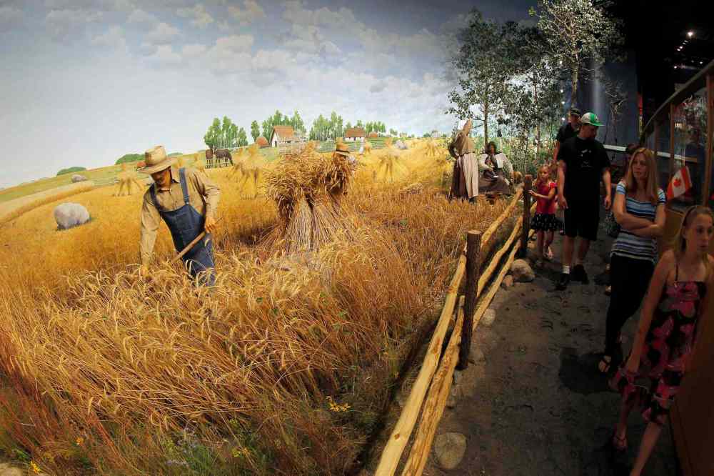 BORIS MINKEVICH/WINNIPEG FREE PRESS
The Manitoba Museum. There are several life size scenes of how Manitobans lived in the old days.