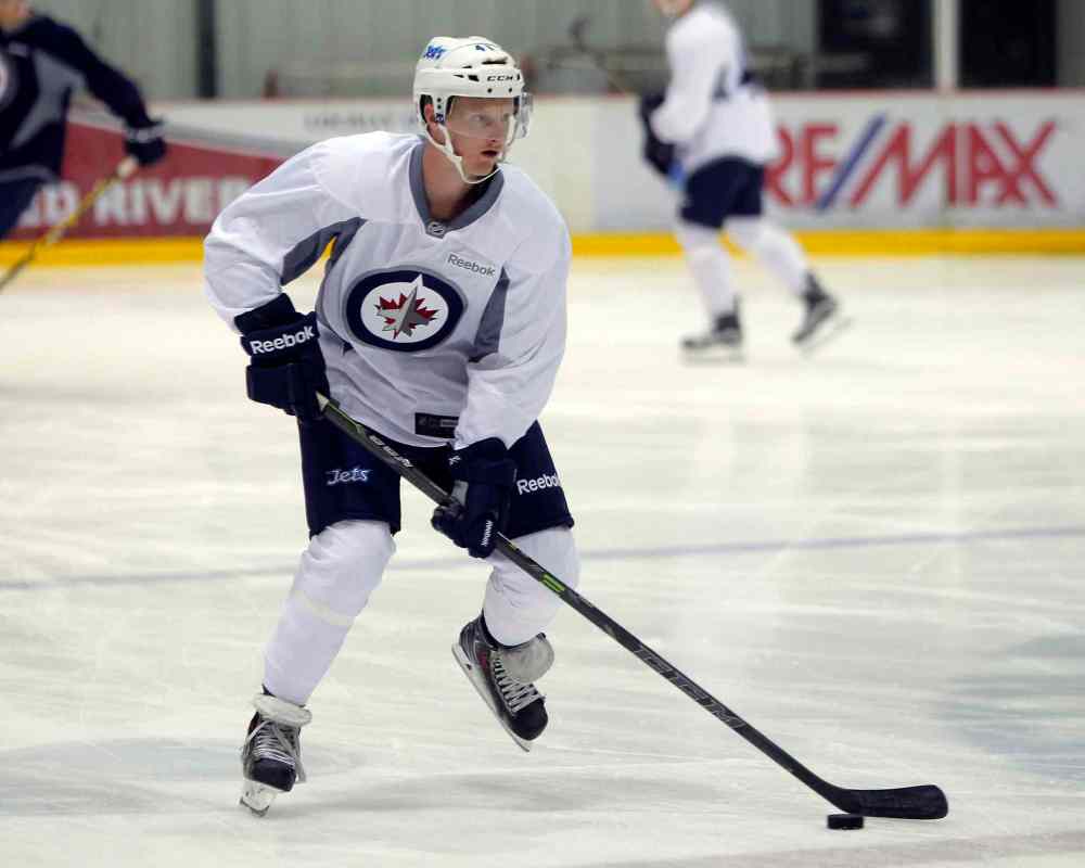 BORIS MINKEVICH / WINNIPEG FREE PRESS FILES
Kyle Connor skates at The Winnipeg Jets 2015 Development Camp at MTS Iceplex.