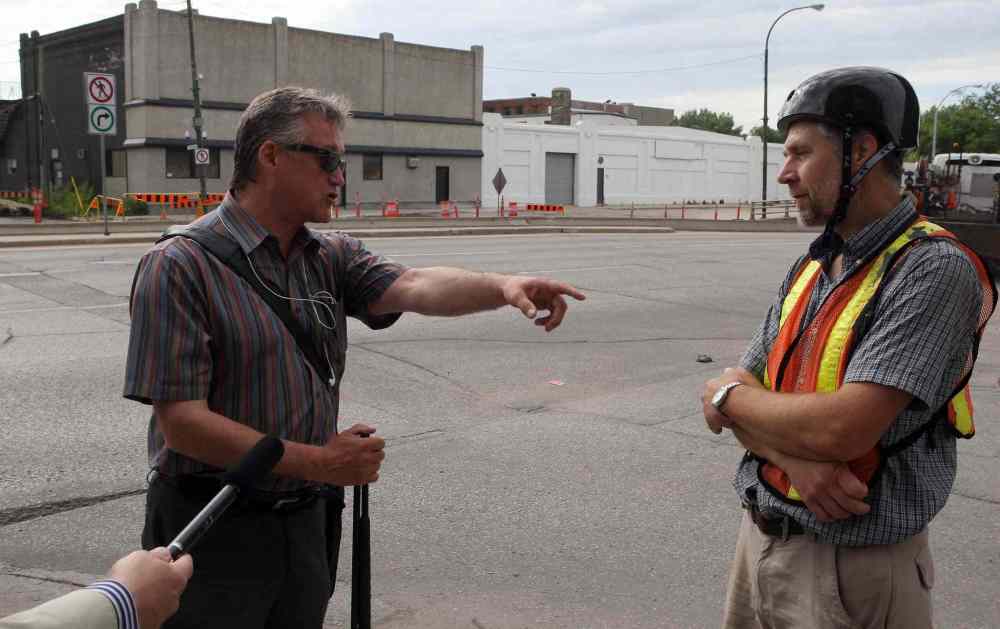 BORIS MINKEVICH / WINNIPEG FREE PRESS
Ross Eadie (left) and cycling activist John Wilmot square off Monday.