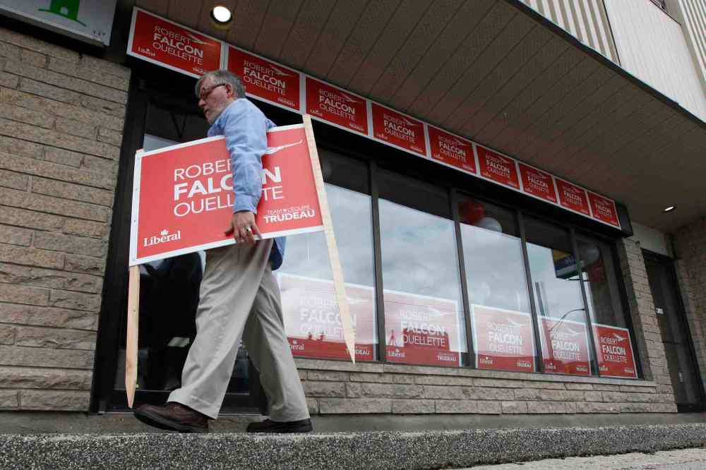 Campaign volunteers are crucial for the success of local federal candidates. (John Woods / Winnipeg Free Press)
