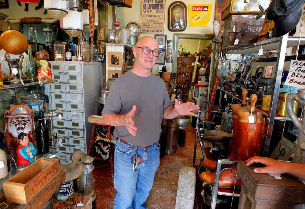 BORIS MINKEVICH / WINNIPEG FREE PRESS
Antique shop owner Joe Harding didn't know he was in a different constituency.