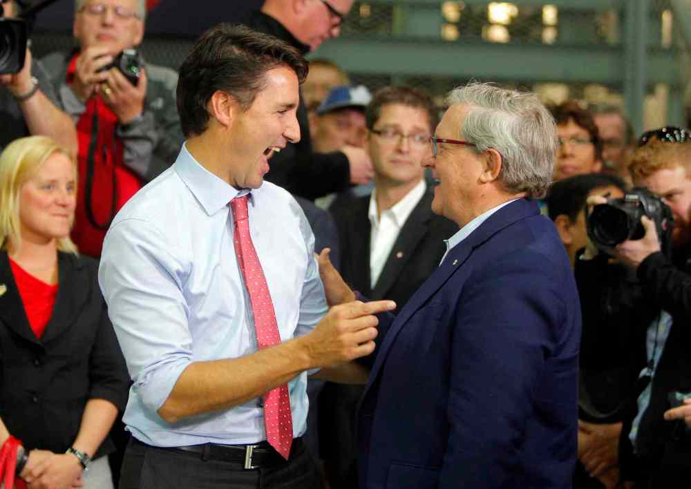BORIS MINKEVICH / WINNIPEG FREE PRESS
Liberal Leader Justin Trudeau greets former Liberal cabinet minister Lloyd Axworthy during a stop in Winnipeg Tuesday.