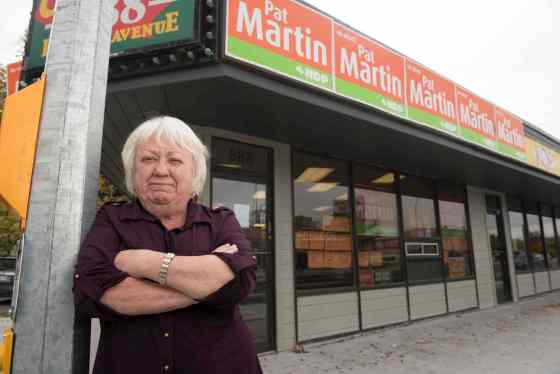 DAVID LIPNOWSKI / WINNIPEG FREE PRESSLorraine Sigurdson, who is running Winnipeg Centre MP Pat Martin's re-election campaign, says it takes different skills to be a manager than a candidate.