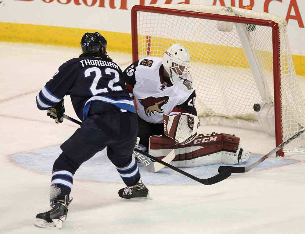 Ruth Bonneville / Winnipeg Free Press
Winnipeg Jets' Chris Thorburn (22) scores a short handed goal against  Arizona Coyotes' goalie, Anders Lindback (29) during the 3rd period at MTS Centre Saturday night.