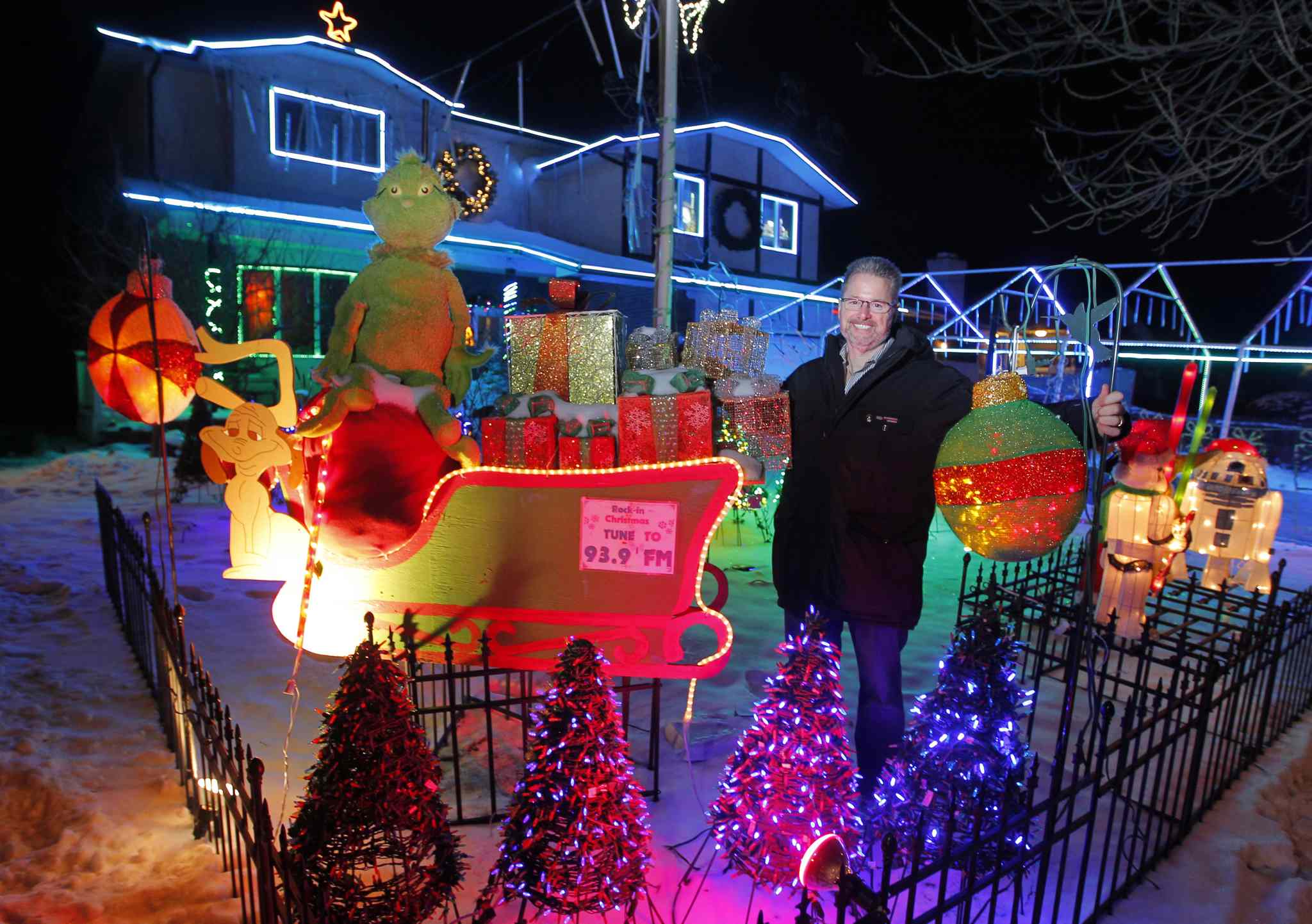 The story behind a Winnipeg man’s 100,000light Christmas display Winnipeg Free Press