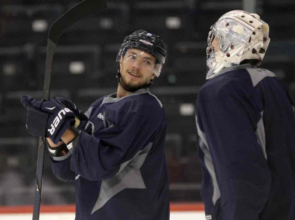 JOE BRYKSA / WINNIPEG FREE PRESS
Winnipeg Jets Alexander Burmistrov has a chat with goaltender Connor Hellebuck at practice at MTS Centre.