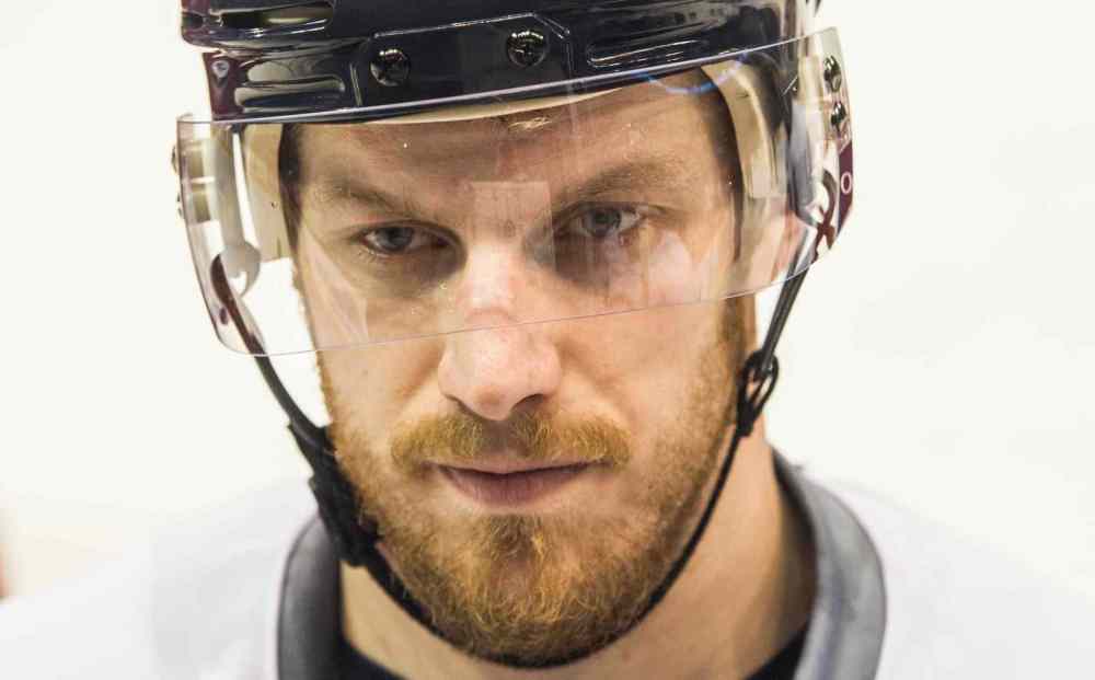 David Lipnowski / Winnipeg Free Press
Winnipeg Jets' Bryan Little during practice at MTS Centre Thursday December 17, 2015.