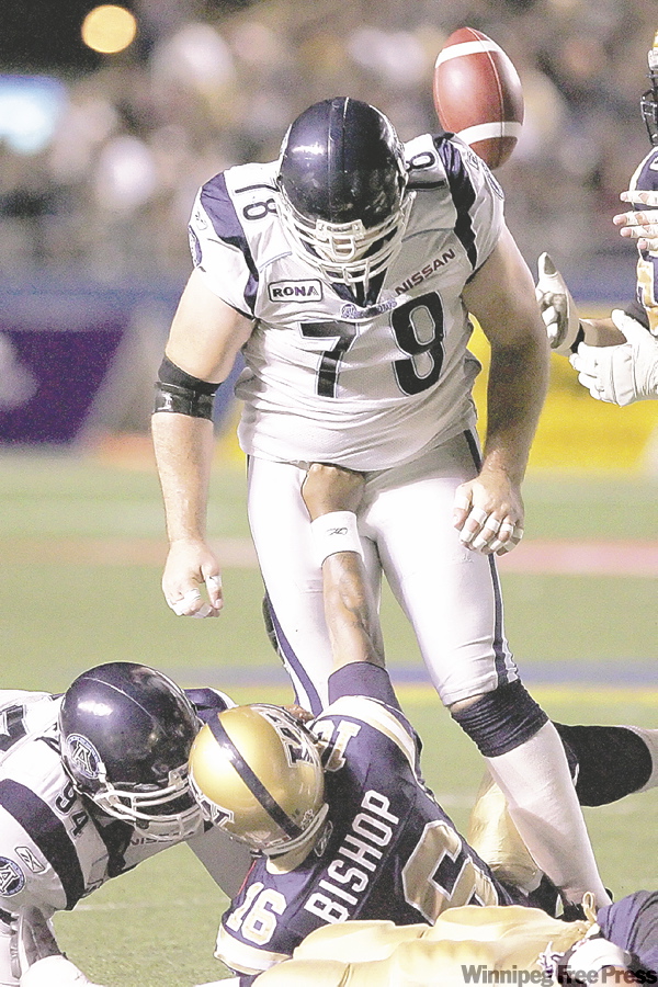 John Woods / the canadian press
We don't think this Michael Bishop punch was aimed at Adriano Belli's belly.