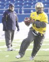JOE.BRYKSA@FREEPRESS.MB.CA
Bomber QB Michael Bishop scrambles, right, as coach Manny Matsakis watches during a snowy practice Saturday,