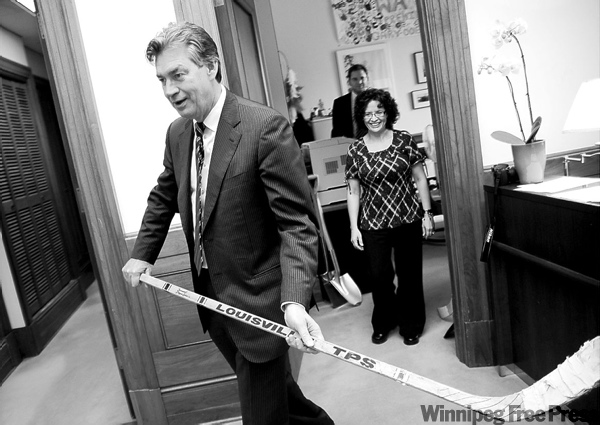 DAVID LIPNOWSKI / WINNIPEG FREE PRESS (October 16 2009) Premier Gary Doer in his office Friday afternoon.