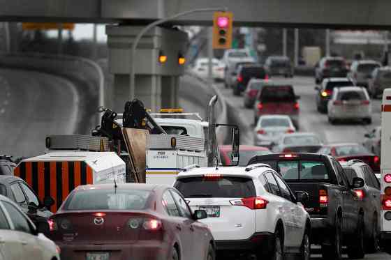 Phil Hossack / Winnipeg Free PressTraffic and traffic lights at Queen Elizabeth Way Tuesday.