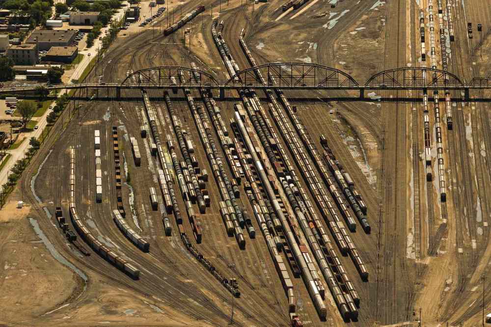 Mike Deal / Winnipeg Free Press
MIKE DEAL / WINNIPEG FREE PRESS
The Arlington Bridge crosses over the CP Arlington Yards in this aerial image looking east.
160628 - Tuesday, June 28, 2016