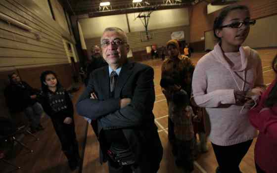 Phil Hossack / Winnipeg Free PressOrganizer Ibrahim Eldessouky with a group of parents and children who are seeking to have Arabic bilingual introduced in one or more public schools.