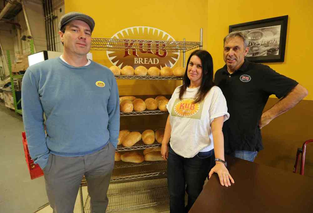 JASON HALSTEAD / WINNIPEG FREE PRESS
Co-owners Jeff Einfeld, Lisa Perkovic and Ross Einfeld at KUB Bakery on Erin Street. KUB Bakery has been making Winnipeg-style Rye bread, using virtually the same recipe, since 1923.