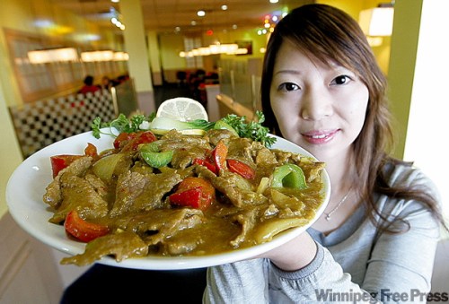 JOE.BRYKSA@FREEPRESS.MB.CA 
Owner Helen Huang with a plate of Idol Asian Cuisine’s curry beef; the restaurant serves fascinating fare from northern China.