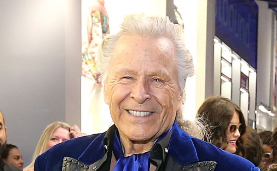 Jason HalsteadJASON HALSTEAD / WINNIPEG FREE PRESSFashion mogul Peter Nygard wraps up the Nygard fashion show on March 17, 2017 at the Nygard Fashion Park store on Kenaston Boulevard. More than 450 people attended the show which previewed new spring fashions and raised funds for CancerCare Manitoba to support breast cancer research.
