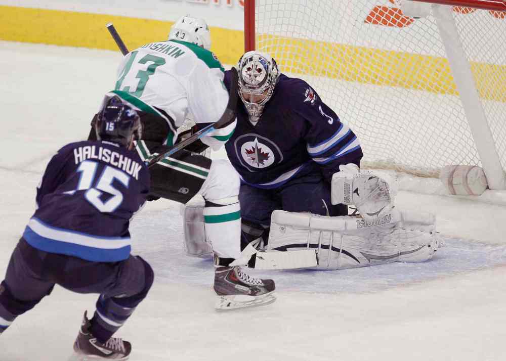 John Woods / Canadian Press archives
Ondrej Pavelec started last Saturday’s home game against Dallas but was pulled after two periods.