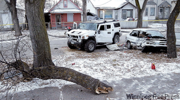 JOE.BRYKSA@FREEPRESS.MB.CA
Smashed Hummer and compact car sit on Alfred Avenue and Andrews Street. Police are investigating whether the Hummer was stolen.