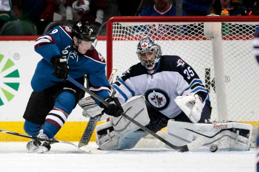 Joe Mahoney / The Associated Press
Goalie Al Montoya had 33 saves in winning for the 7th time this season (7-2-1).