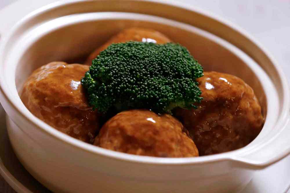 John Woods / Winnipeg Free Press
Lion's Head meatballs at the Sunshine Chinese Restaurant.