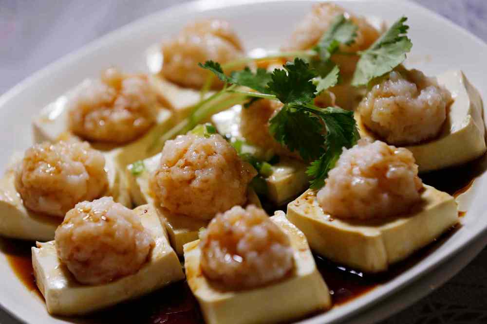 John Woods / Winnipeg Free Press
Steamed tofu with shrimp and fish fillet balls at the Sunshine Chinese Restaurant.