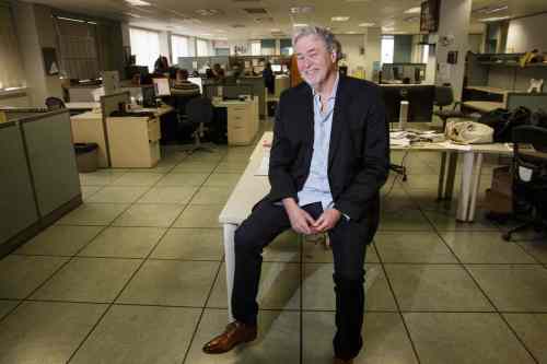 MIKE DEAL / WINNIPEG FREE PRESS
Gord Sinclair Jr. in the newsroom of the Winnipeg Free Press during his last week. Gord is retiring after 37 years as a columnist at the Free Press.
180125 - Thursday, January 25, 2018.