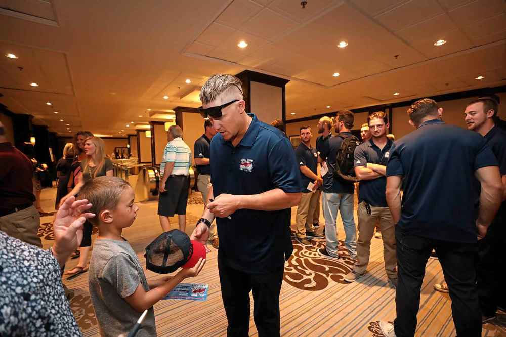 RUTH BONNEVILLE / WINNIPEG FREE PRESS
Goldeyes player Josh Romansky signs his autograph for Finn Oconnor, 8, at the team's anniversary luncheon.