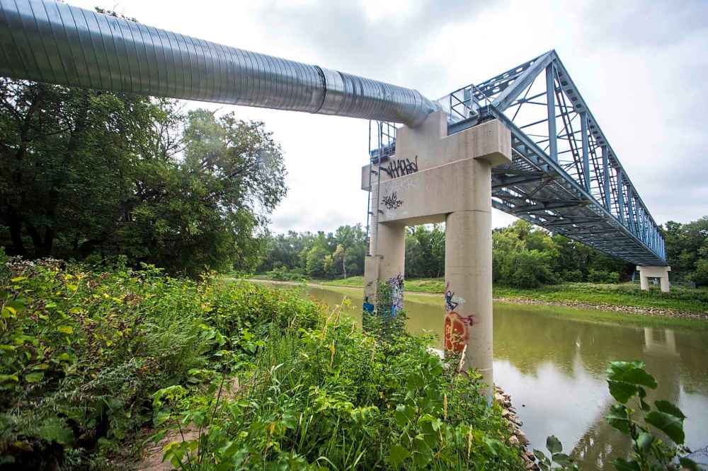 The water forcemain that crosses the Assiniboine River is part of the Aubrey Wastewater Lift Station at Palmerston Avenue and Aubrey Street in Wolseley. (Mikaela MacKenzie / Winnipeg Free Press)