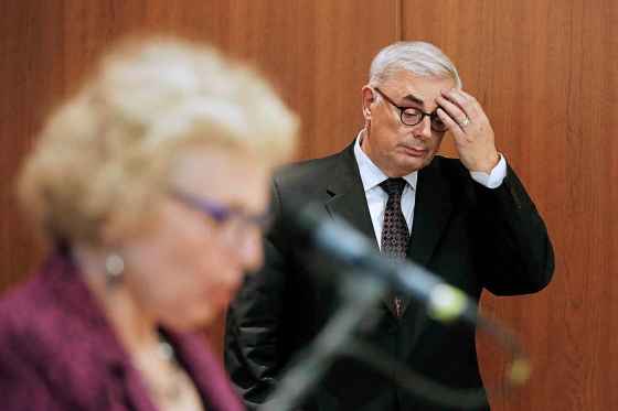 JOHN WOODS / WINNIPEG FREE PRESSDavid Barnard, president and vice-chancellor of the University of Manitoba, listens in as Susan Gottheil, vice-provost (students) speaks at a media conference on issues related to campus sexual violence at the University of Manitoba Wednesday,