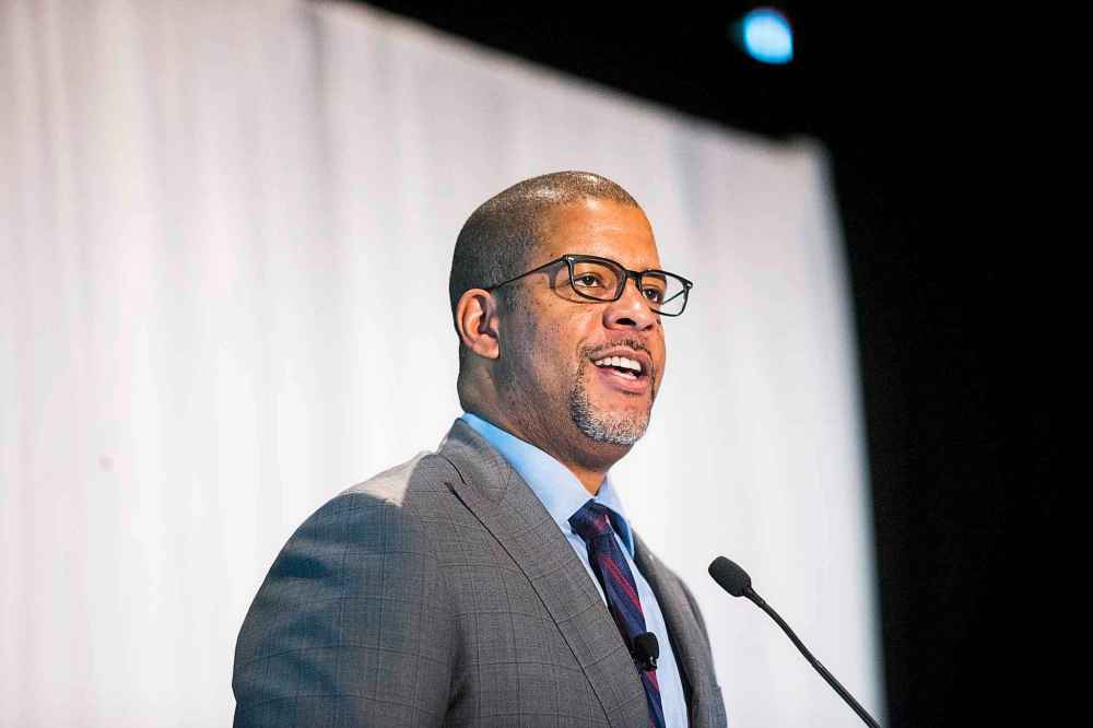 MIKAELA MACKENZIE / WINNIPEG FREE PRESS
Joseph Okpaku, VP of Public Policy at Lyft, speaks at a Winnipeg Chamber of Commerce event at the Canadian Museum for Human Rights.
