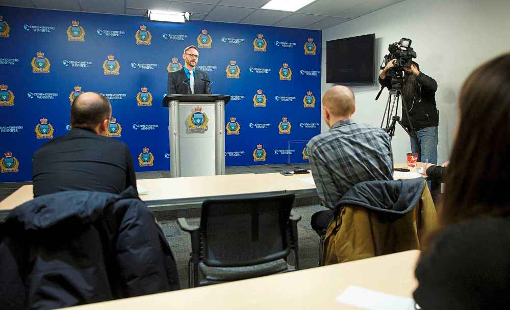 MIKE DEAL / WINNIPEG FREE PRESS
WPS Homicide Detective Wes Rommell announces that the remains found by a hunter.