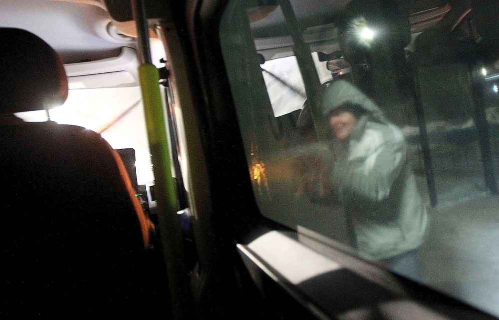 PHIL HOSSACK / WINNIPEG FREE PRESS
Cold and hungry a homeless man leaves a city transit shelter to receive a coffee a sandwich and a pair of gloves from the Main Street Project's Outreach van Thursday.