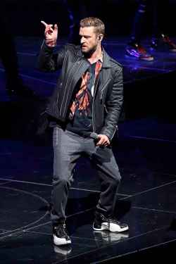 JOHN WOODS / WINNIPEG FREE PRESS
Timberlake made sure to show off his repertoire of dance moves.