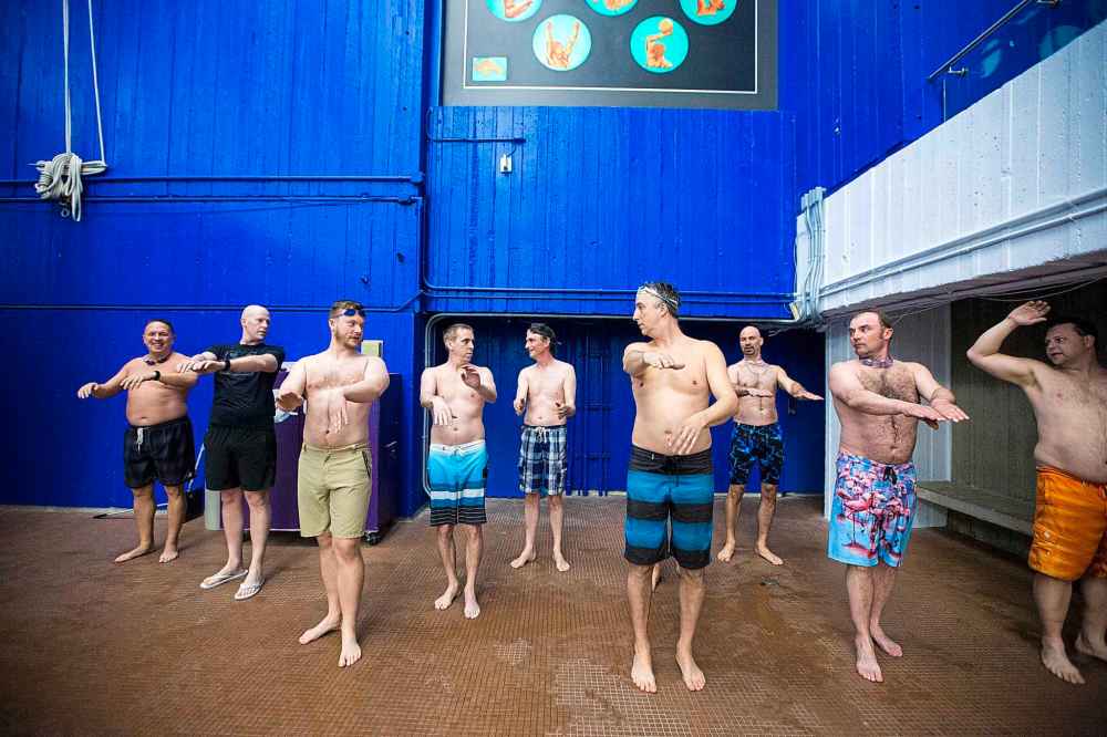 MIKAELA MACKENZIE / WINNIPEG FREE PRESS
The team practices on the pool deck.