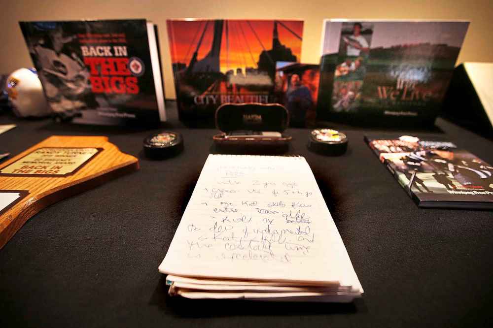 JOHN WOODS / WINNIPEG FREE PRESS
A collection of the his handwritten notes sits in front of Randy Turner’s books.