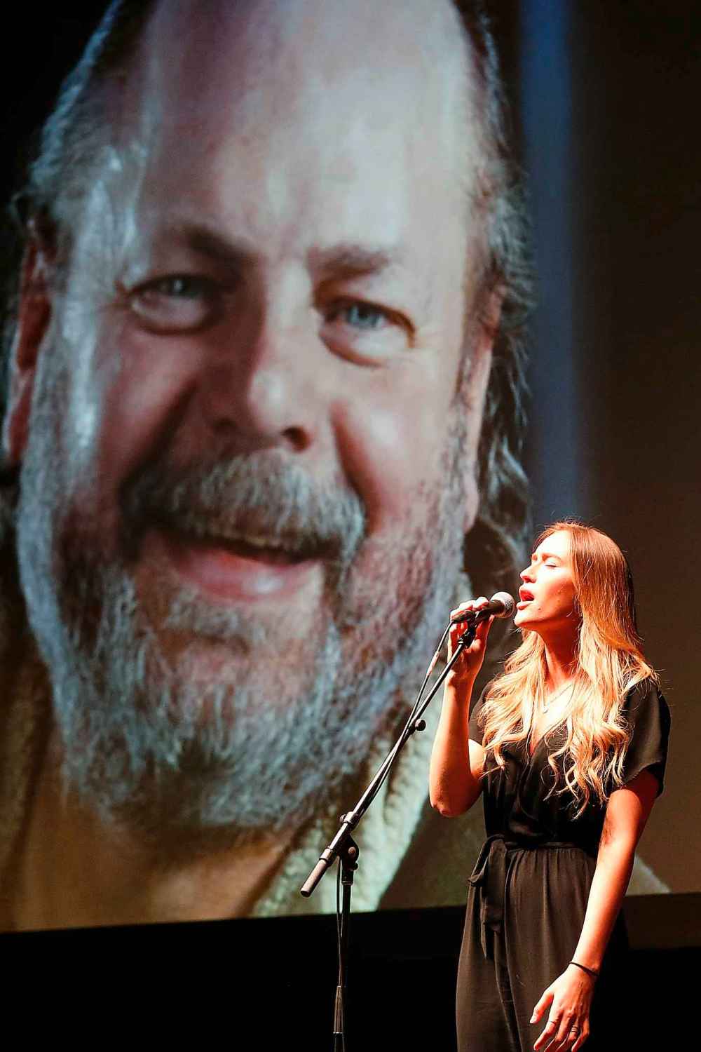 JOHN WOODS / WINNIPEG FREE PRESS
Issy Dahl sings at the memorial.