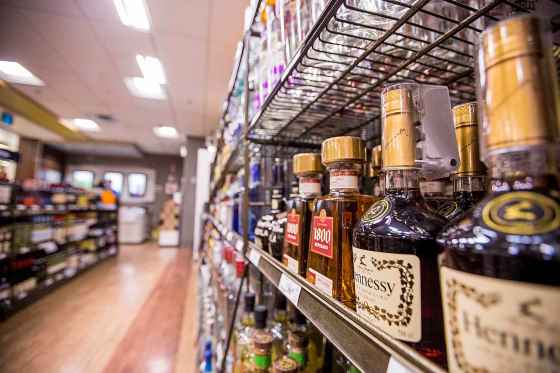 MIKAELA MACKENZIE / WINNIPEG FREE PRESS FILES Manitobans have a warmer view towards privatizing liquor sales than they do Manitoba Hydro or Manitoba Public insurance, a poll says.