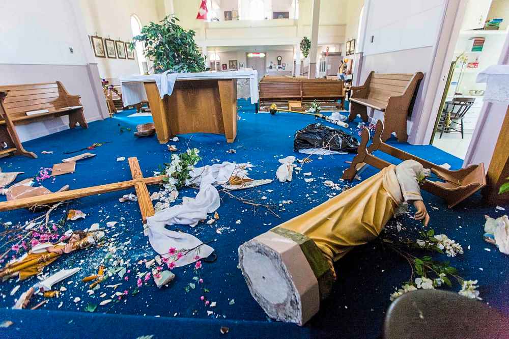 MIKAELA MACKENZIE / WINNIPEG FREE PRESS
The vandalized altar at St. Francois Xavier Catholic Church.
