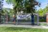 SASHA SEFTER / WINNIPEG FREE PRESS
Community members put up a sign in an effort to save 514 Wellington Cres. from demolition.