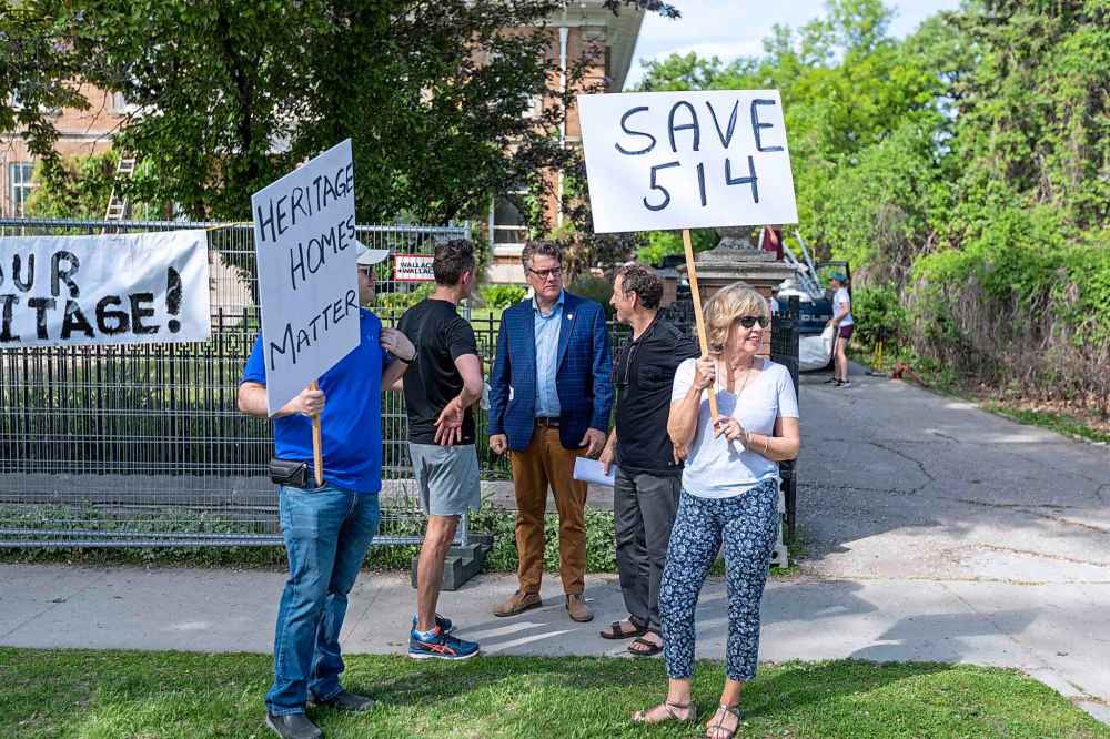 SASHA SEFTER / WINNIPEG FREE PRESS
Manitoba Liberal Party Leader Dougald Lamont stands with protesters Friday.