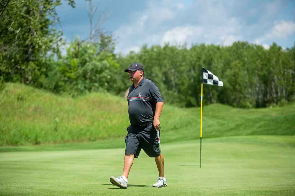 MIKAELA MACKENZIE / WINNIPEG FREE PRESS
Justin McDonald plays in the opening round of men’s amateur golf championship at Quarry Oaks Golf & Country Club near St. Anne on Monday.