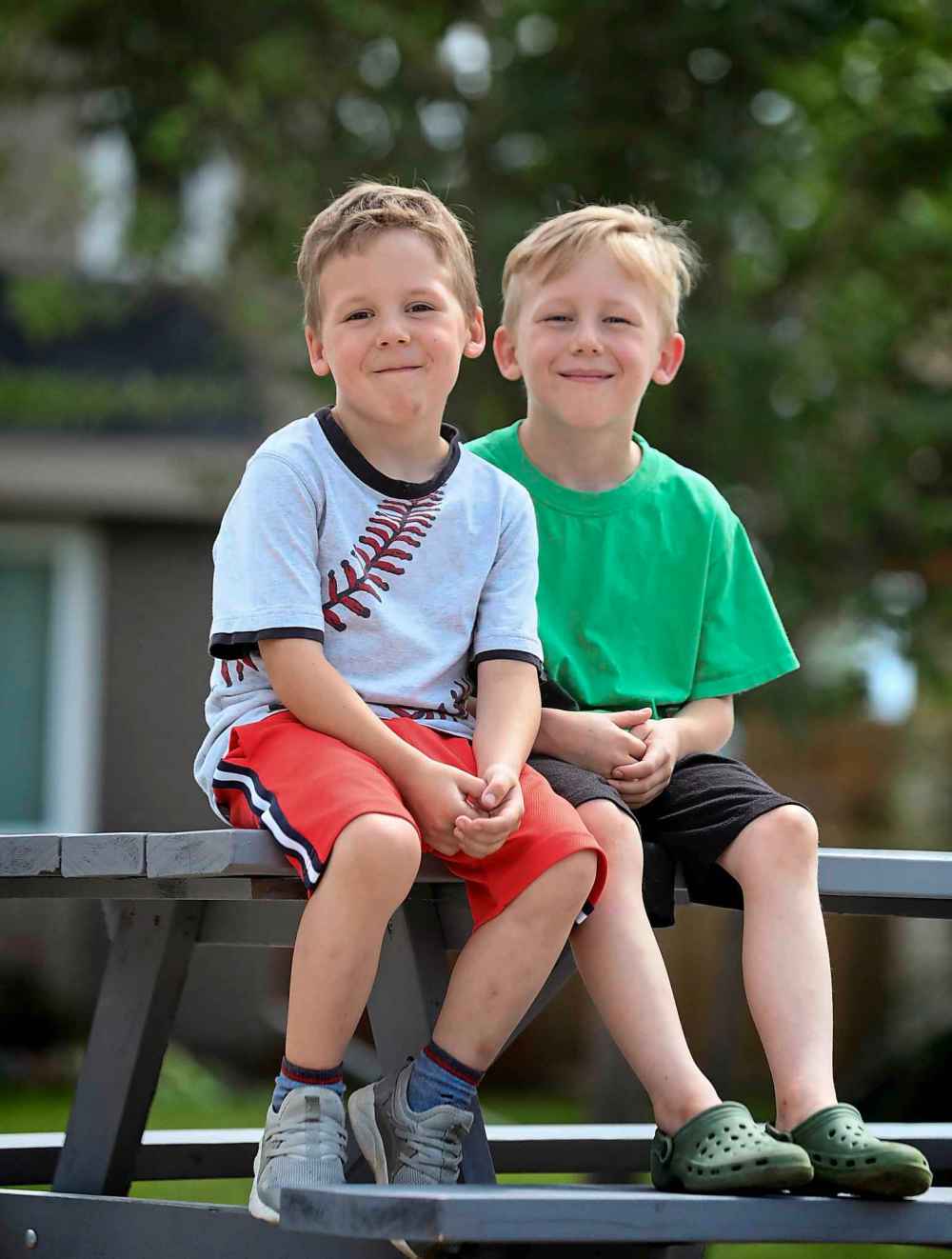 RUTH BONNEVILLE / WINNIPEG FREE PRESS
Six-year-old Sam Norman (left) and older brother Ben, 7, loved their time at Camp Arnes, funded by the Winnipeg Free Press Sunshine Fund.